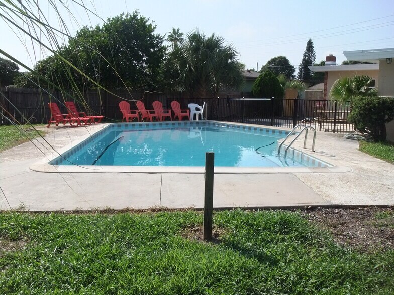 Primary Photo - 257 Boylston Ave