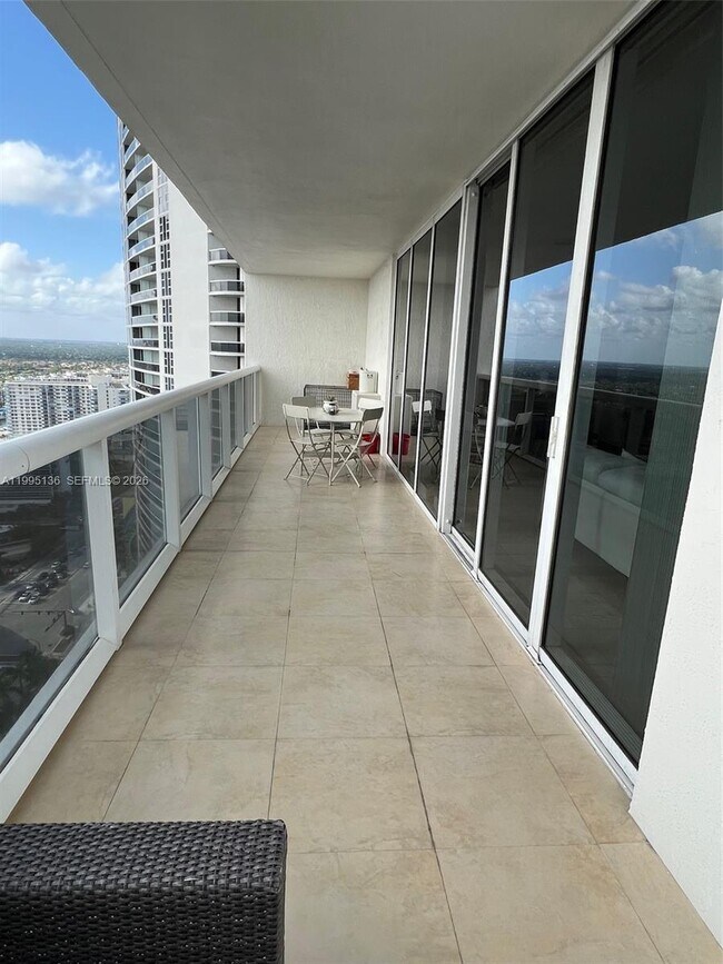 Building Photo - 1830 S Ocean Dr