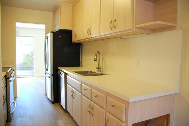Building Photo - 71 Prince Royal Dr