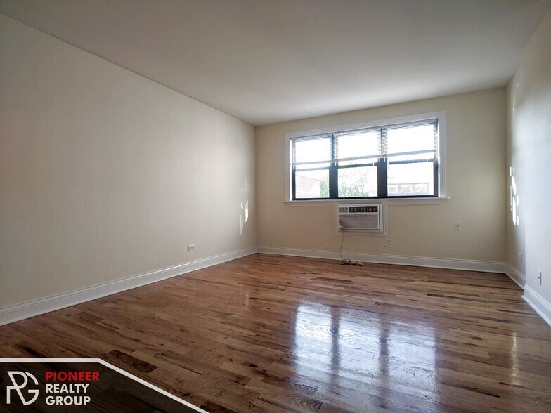 Building Photo - 563 W Arlington Pl