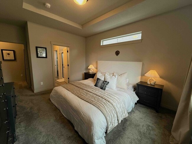 Building Photo - Immaculate 3-Bedroom Home with Open Layout in Crescent Creek