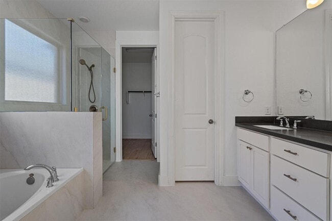 Building Photo - 5049 Veranda Ter