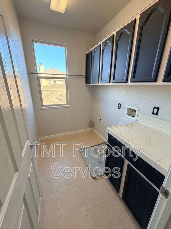 Building Photo - 10085 Mosaic Way