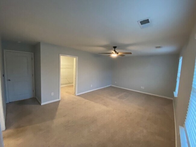 Building Photo - Welcome to a move-in ready haven!!!