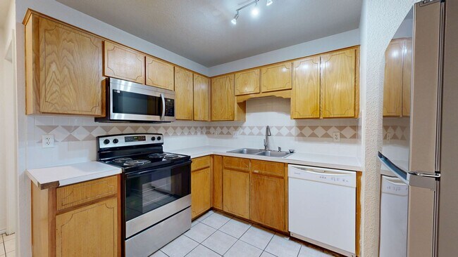 Building Photo - 2 WEEKS FREE RENT +  STAINLESS STEEL APPLIANCES!!!!