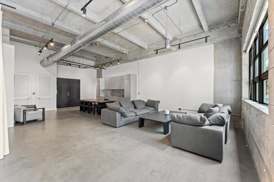 Building Photo - 1749 NE Miami Ct