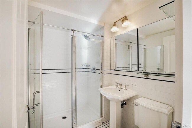 Building Photo - 300 W 135th St