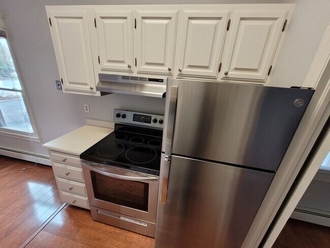 Building Photo - Cozy 1 Bed/1 Bath Victorian Style Complex ...