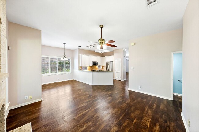 Building Photo - Spacious Cul De Sac Location Surrounded by...