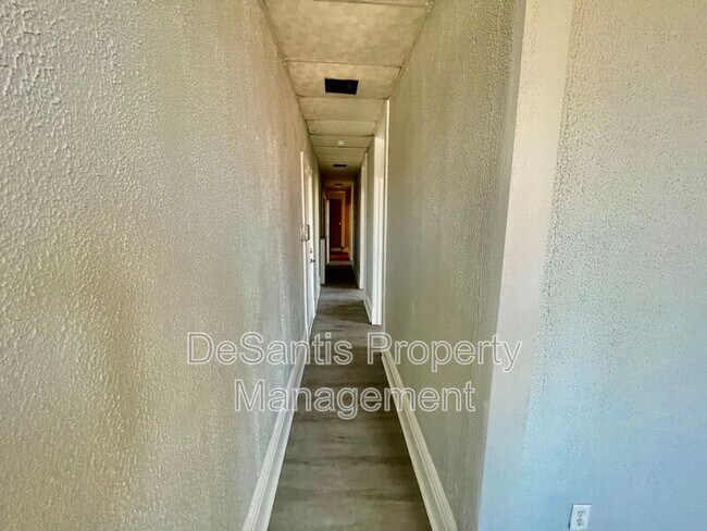 Building Photo - 810 Amity St