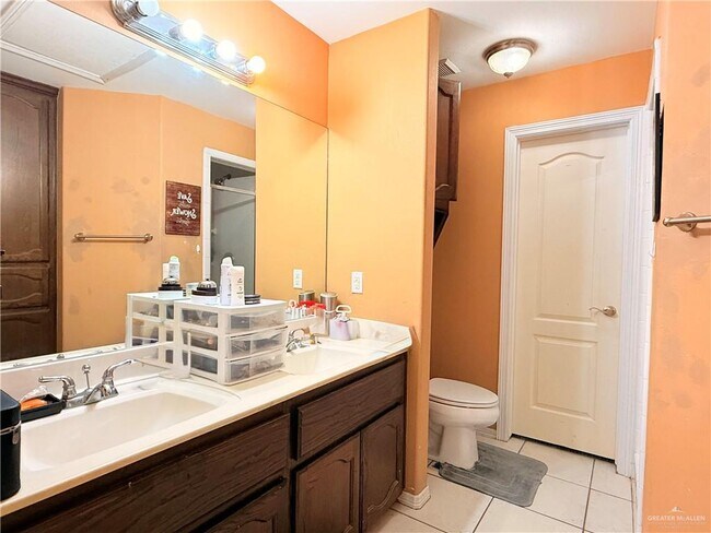 Building Photo - 19 West Dr