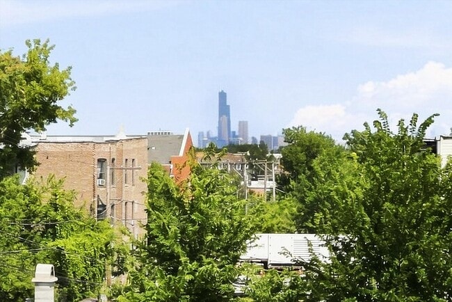 Building Photo - 4834 S Prairie Ave