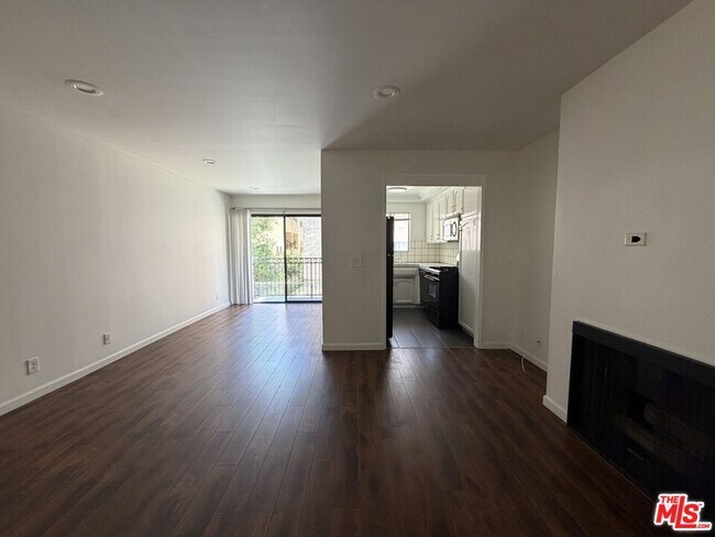Building Photo - 1337 N Sierra Bonita Ave