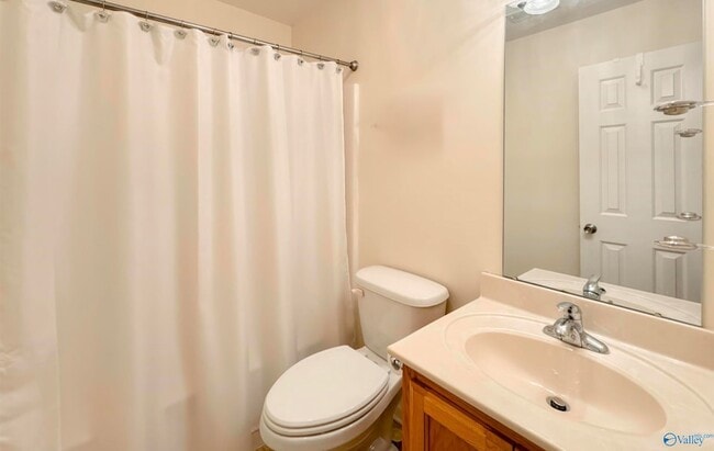 Building Photo - 1024 Clint Dr SE