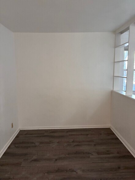 Building Photo - 801 Greenway Ct