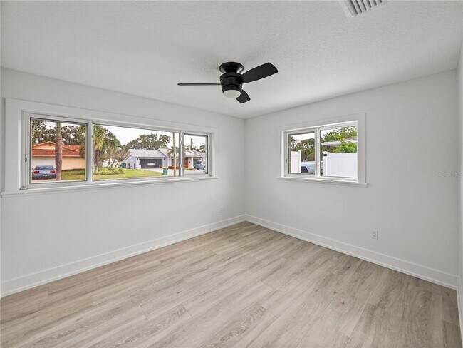 Building Photo - 6709 Cardinal Dr S