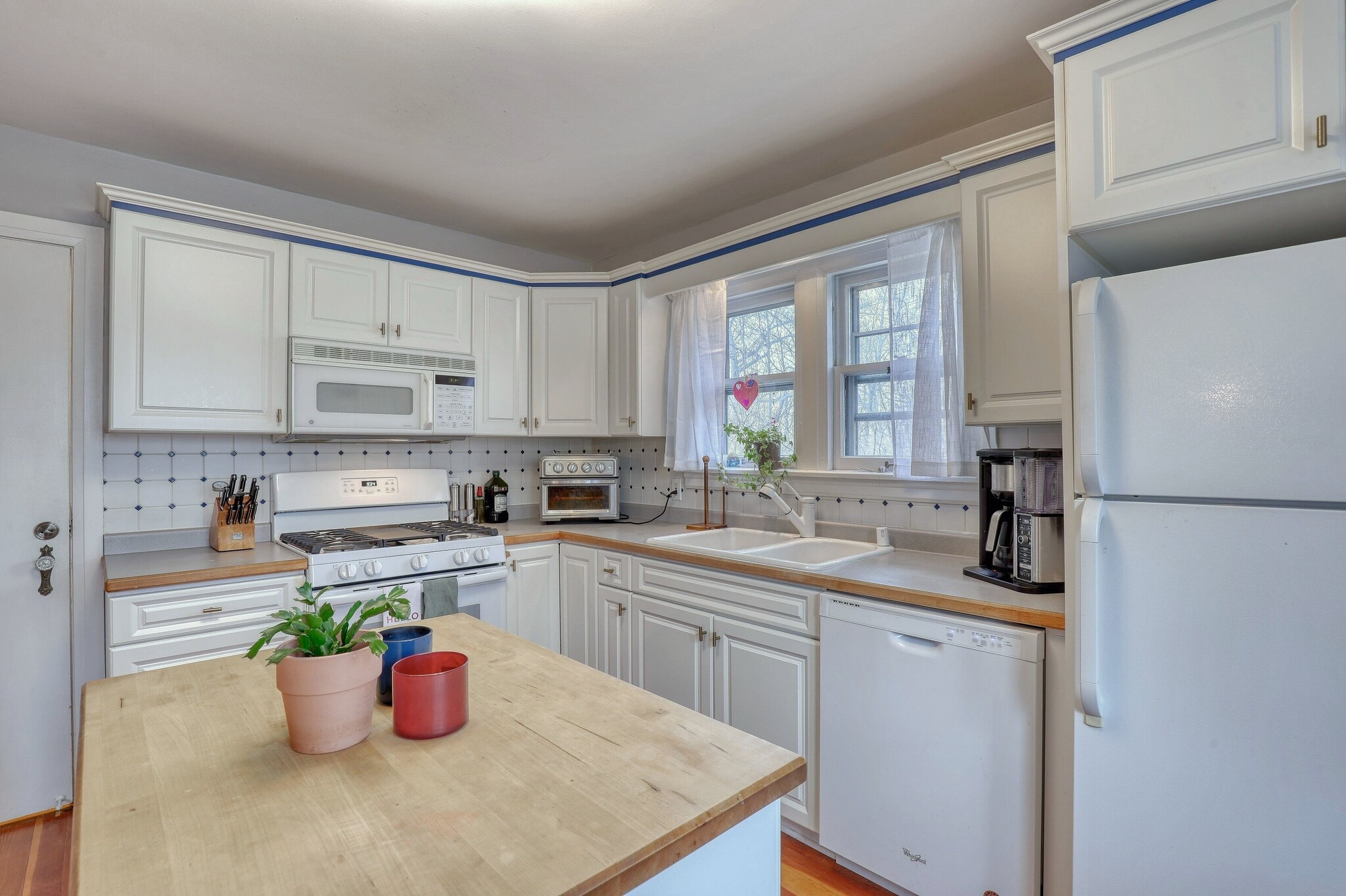 Building Photo - 6132 W Wells St