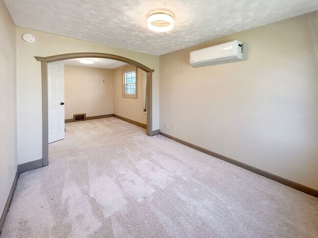Building Photo - $0 DEPOSIT OPTION. CHARMING 3 BEDROOM WITH FENCED IN YARD AND DETACHED GARAGE IN DENVER'S BERKELE...