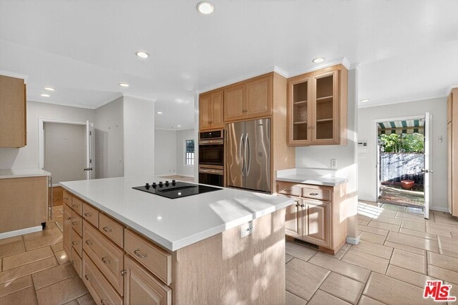 Building Photo - 15 N Ridgewood Rd