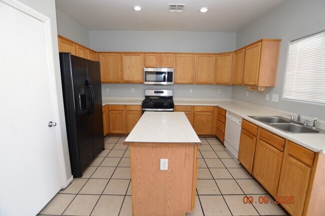Building Photo - 9078 Mountain Lakes Ave