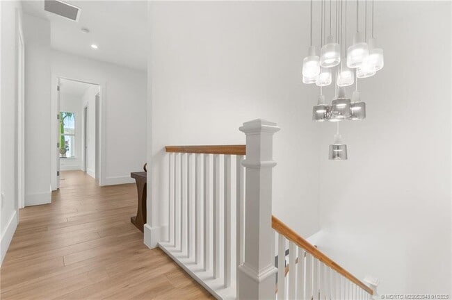 Building Photo - 55 SE Seminole St