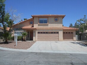 Building Photo - Spacious 4 bedroom Home Located in the Desirable Area of Henderson!