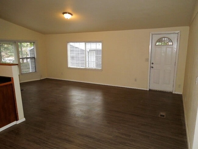 Building Photo - Remodeled 3 Bedroom Home with 2 Car Garage!