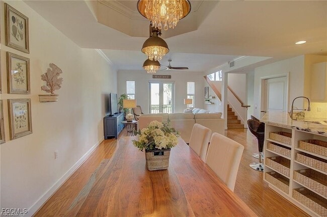 Building Photo - 572 11th Ave S