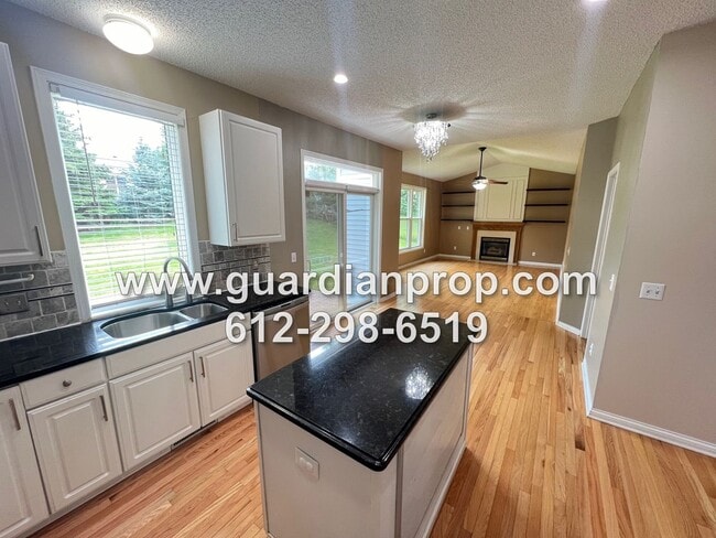 Building Photo - Woodbury House Available July 1, Gleaming Hardwood Floors, Fireplace, Lower Family Room, Fenced Yard