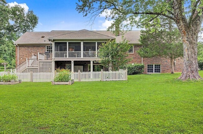 Building Photo - 1913 Shamrock Dr