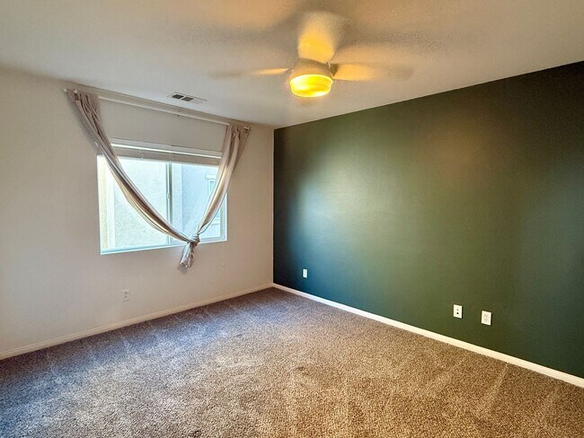 Building Photo - Beautiful 5-Bedroom Home In Oceanside