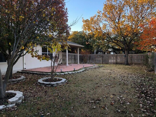 Building Photo - 2100 Mir Woods Dr