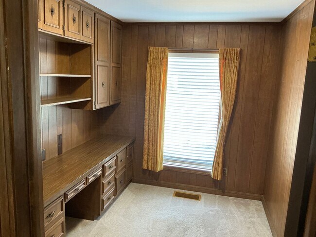 Building Photo - Spacious 3/2.5 Home with Office+Den Neighb...