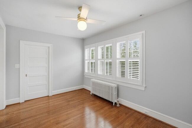 Building Photo - Glover Park Townhome | 4 Bed | 3.5 Bath | 2,500 Sf | Large Front Porch & Fenced-In Backyard w/ Deck