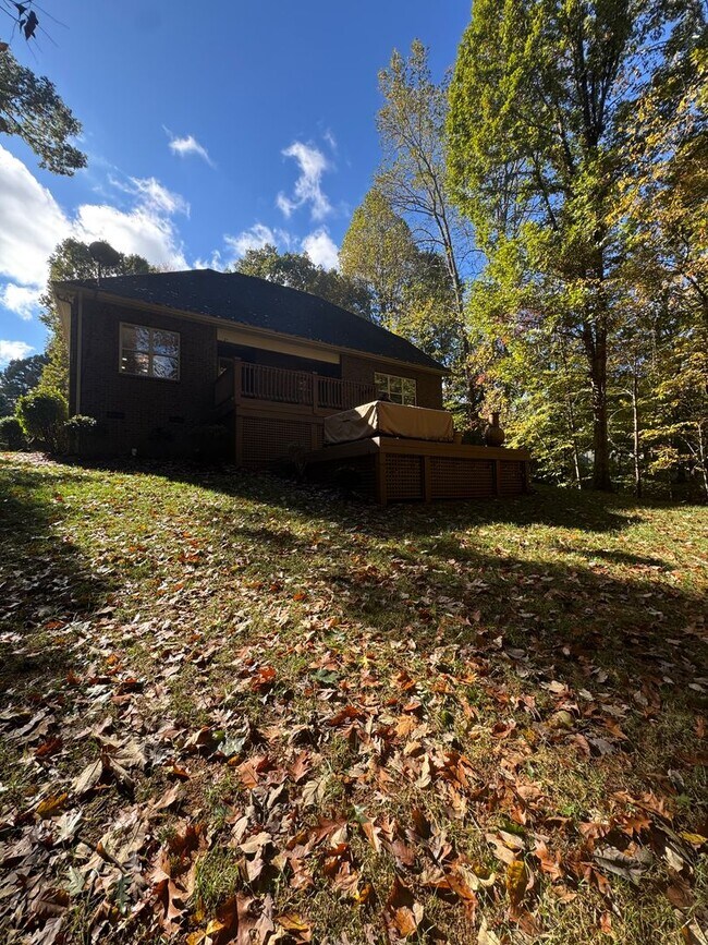 Building Photo - Elegant Full-Brick Estate 4 bedroom/2.5 ba...