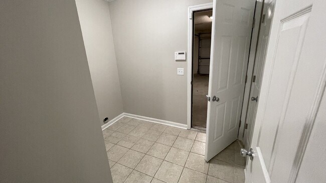 Building Photo - Home For Rent