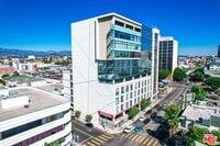 Building Photo - 3223 W 6th St