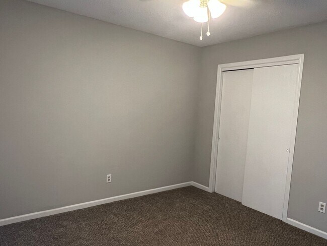 Building Photo - 382/384 Catherine