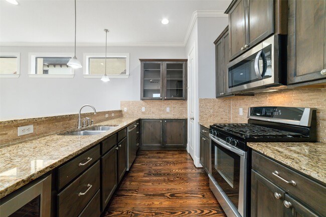 Building Photo - 1506 W 23rd St