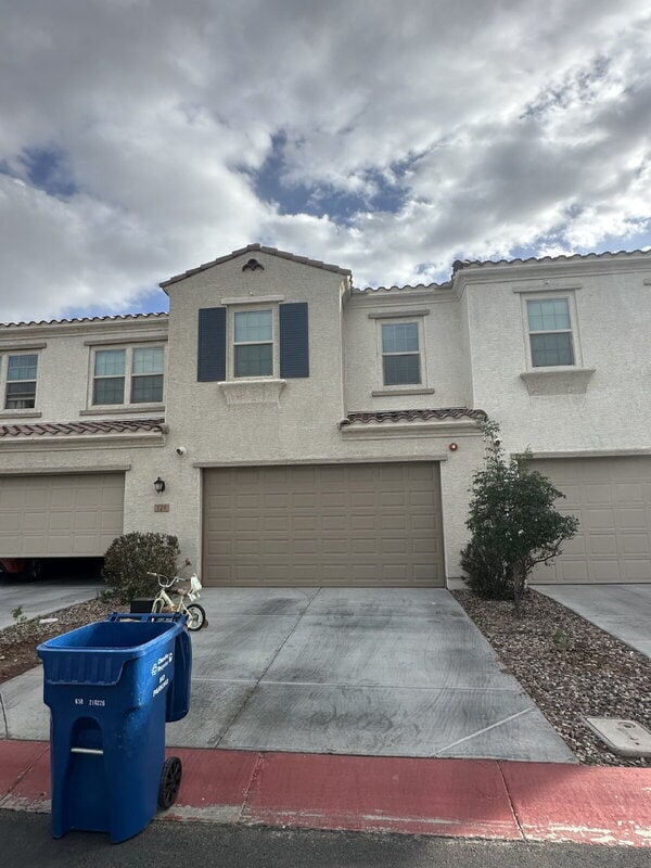 Building Photo - 4077 S Sabrina Dr