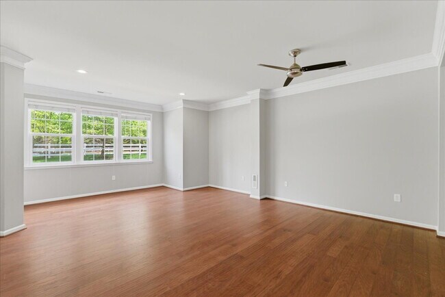 Building Photo - Expansive 4BR / 4.5BA Townhome in Lansdowne Town Center – Over 3,400 Sq Ft!