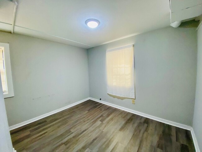 Building Photo - Beautiful and Spacious 4bdrm/2.5bth Tri-Le...