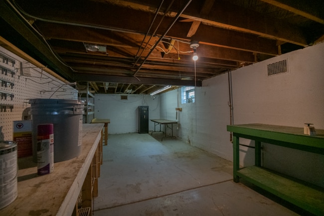 Building Photo - 6600 Nottingham Ave