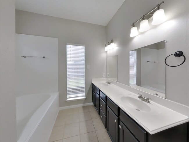 Building Photo - 6615 Laurel Glen Dr