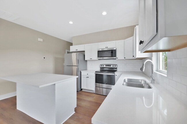 Building Photo - 333 Turnpike Rd