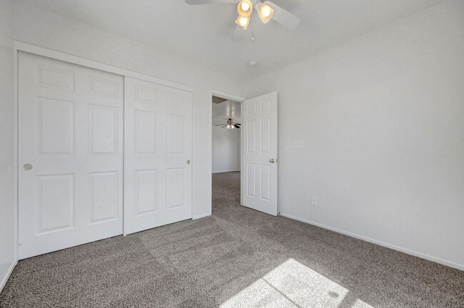 Building Photo - Adorable 2 story in the Northwest! Fresh paint and new carpet!
