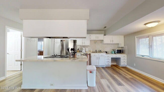 Building Photo - 704 Dover St