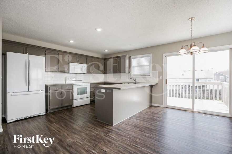 Building Photo - 16411 Slater Ave