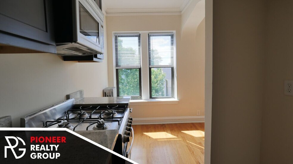 Building Photo - 4614 N Paulina St
