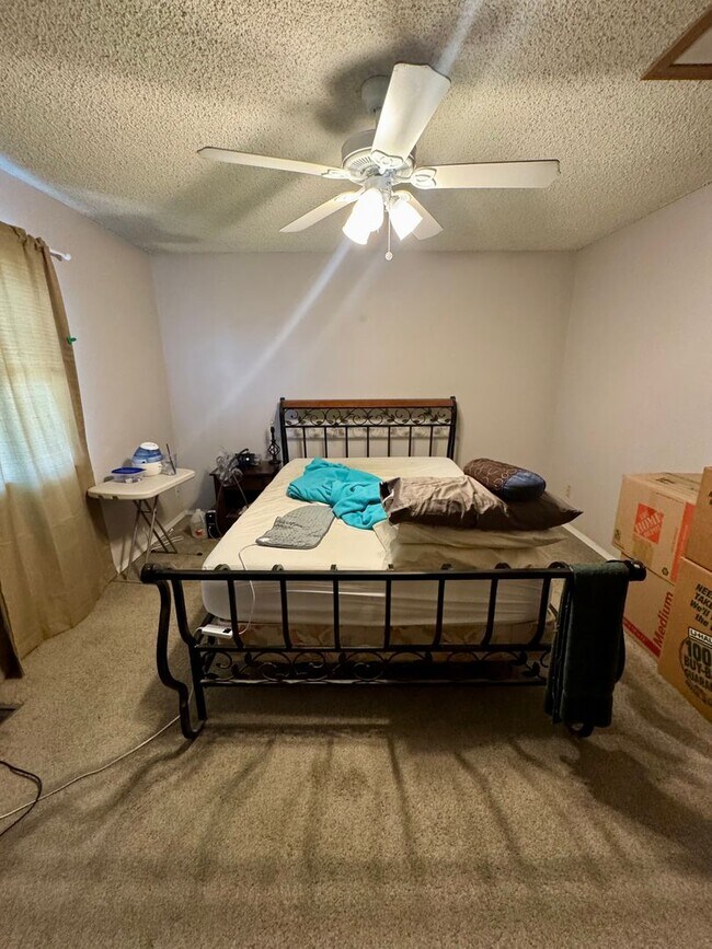 Building Photo - Cozy Townhome on North side with 1 car garage